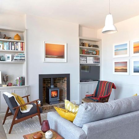 Spacious Beach Front Apartment With Stunning Sea Views Дил Экстерьер фото
