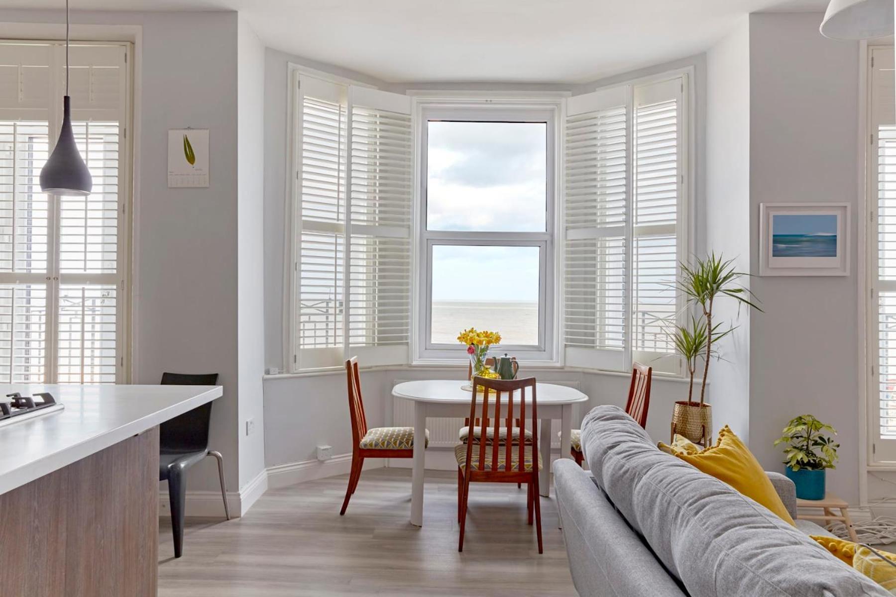 Spacious Beach Front Apartment With Stunning Sea Views Дил Экстерьер фото