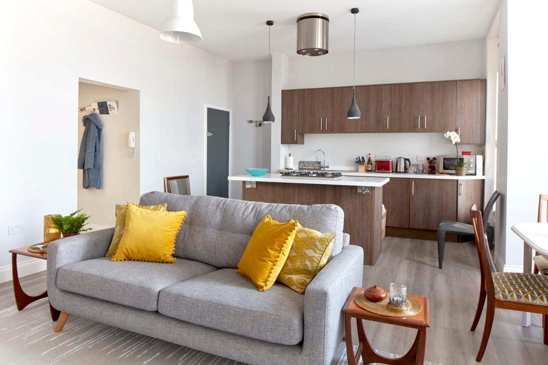 Spacious Beach Front Apartment With Stunning Sea Views Дил Экстерьер фото