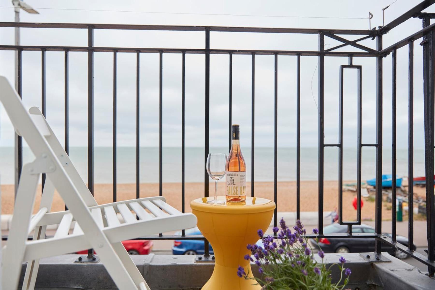 Spacious Beach Front Apartment With Stunning Sea Views Дил Экстерьер фото